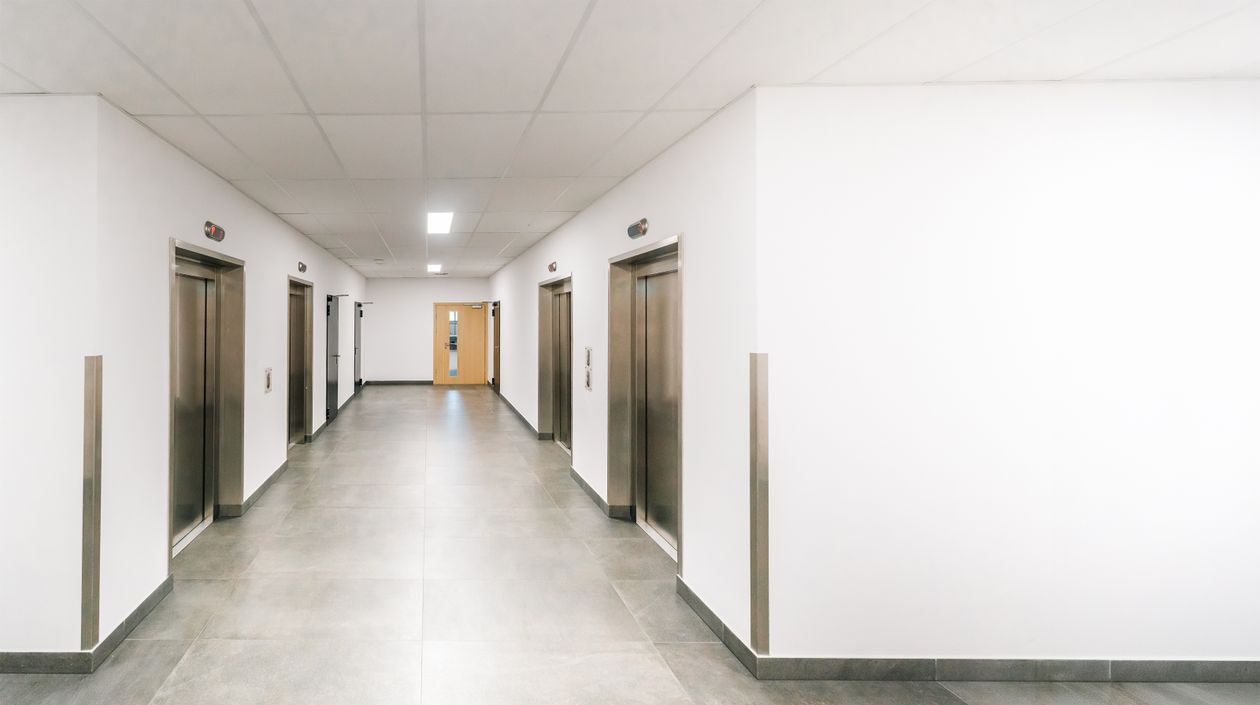 Możliwość przyklejenia tapety do płytek