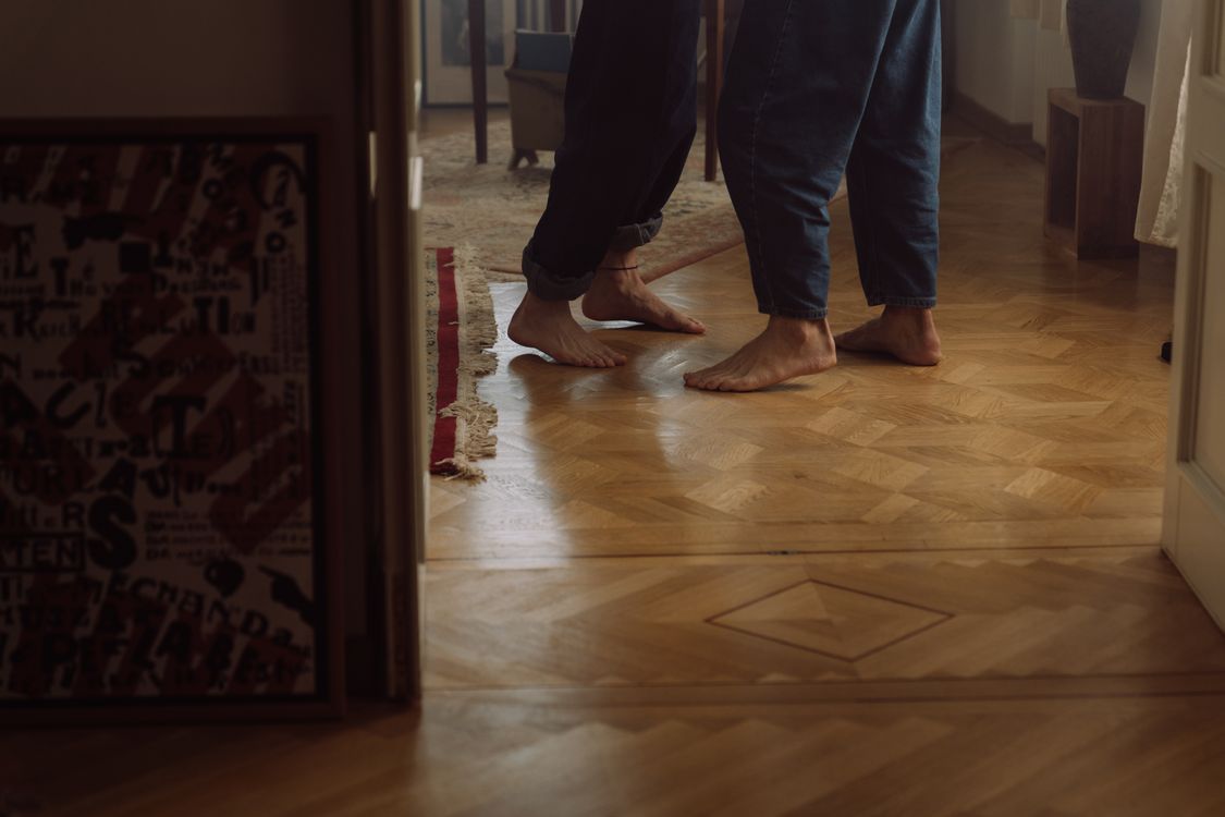 Montaż lameli od podłogi do sufitu