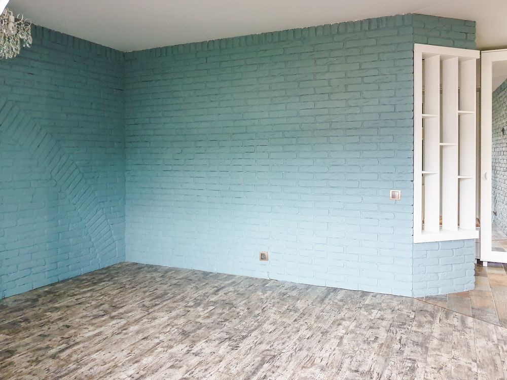 Jaki dywan pasuje do jasnej podłogi i ciemnych mebli
