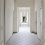 Jak położyć linoleum na płytkach