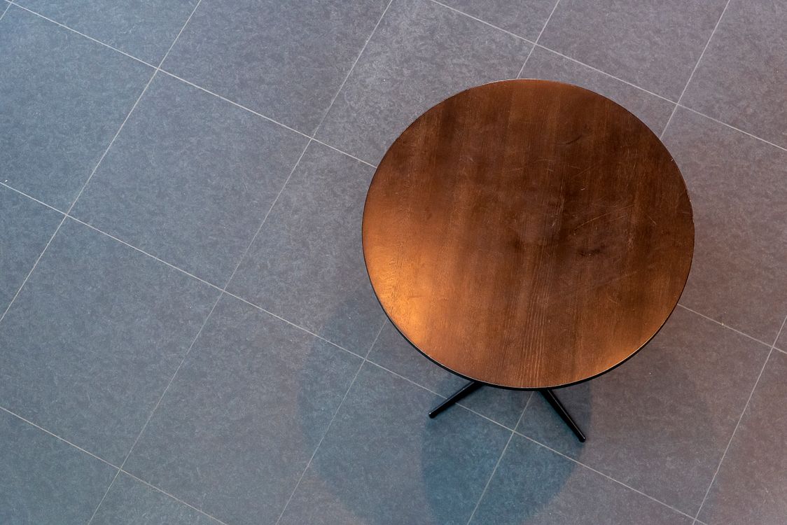 Czy można położyć panele na płytkach ceramicznych