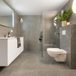 Jak usunąć klej z płytek